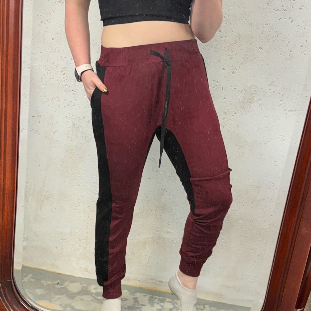 Lime & Vine Kay Harem Pants Joggers in Burgundy New With Tags Size Medium